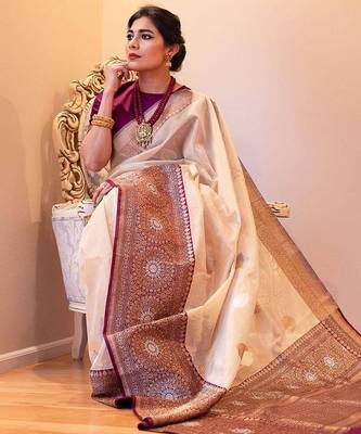 Off white wine silk blend jacuard work festival saree with unstitched blouse piece 3