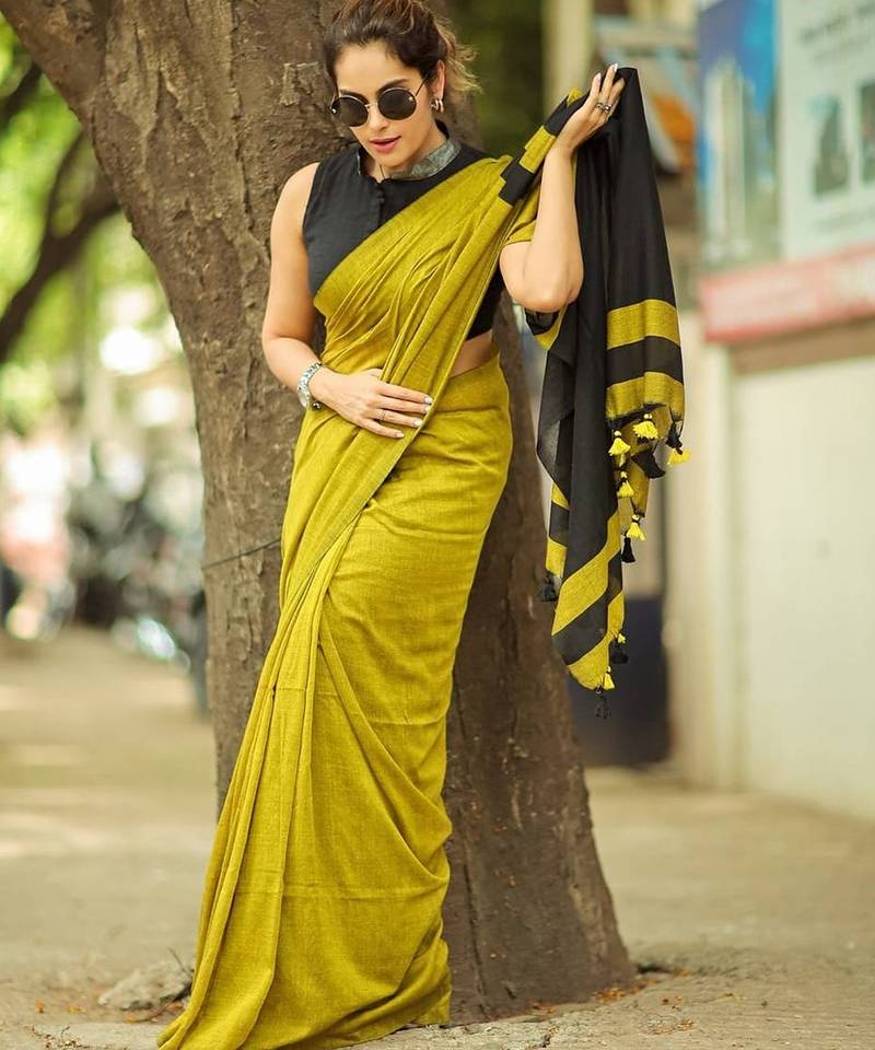 Parrot black linen jacuard work festival saree with unstitched blouse piece