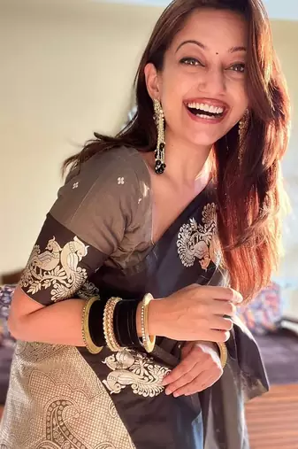 Grey silk blend jacuard work festival saree with unstitched blouse piece