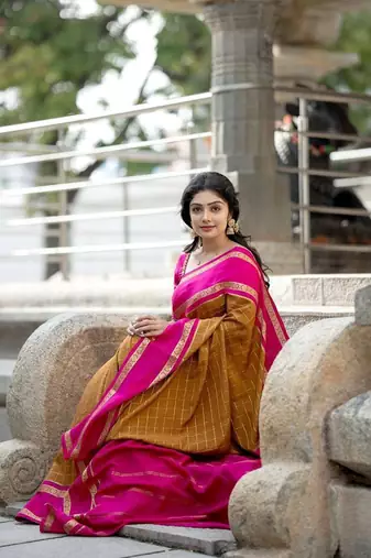Mustard pink linen jacuard work festival saree with unstitched blouse piece