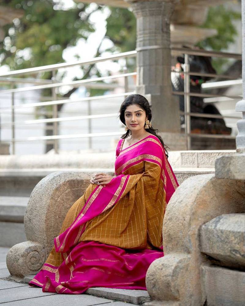 Mustard pink linen jacuard work festival saree with unstitched blouse piece