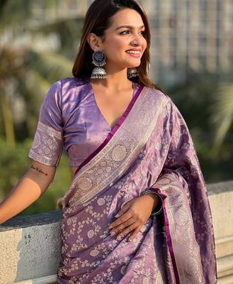 Lavender silk blend jacuard work festival saree with unstitched blouse piece 4