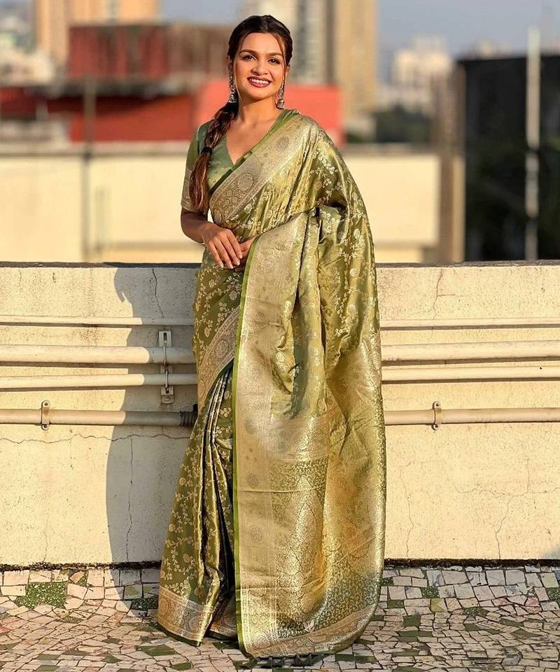 Mehendi silk blend jacuard work festival saree with unstitched blouse piece