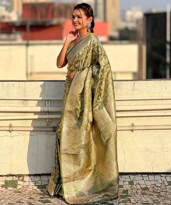 Mehendi silk blend jacuard work festival saree with unstitched blouse piece 2