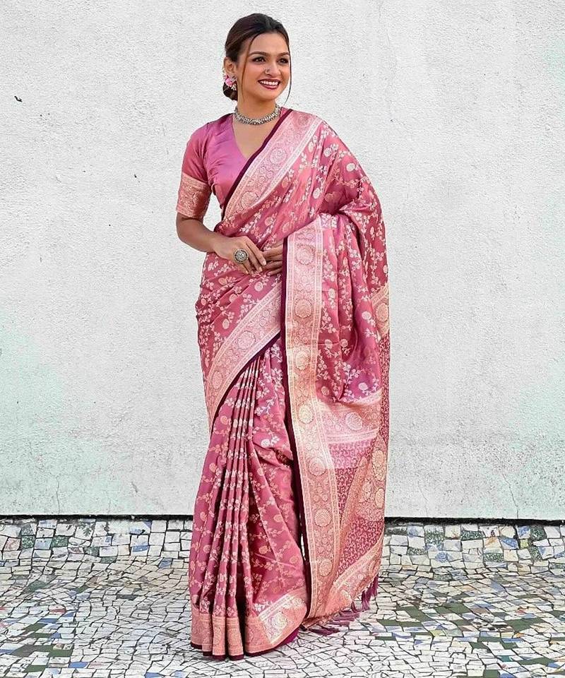 Peach silk blend jacuard work festival saree with unstitched blouse piece