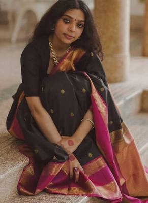 Black silk blend jacuard work festival saree with unstitched blouse piece 4