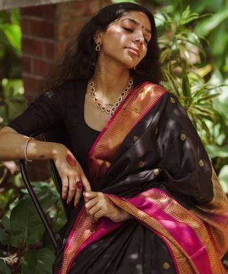 Black silk blend jacuard work festival saree with unstitched blouse piece 5
