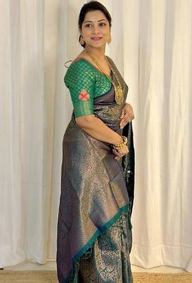 Green silk blend jacuard work festival saree with unstitched blouse piece 3