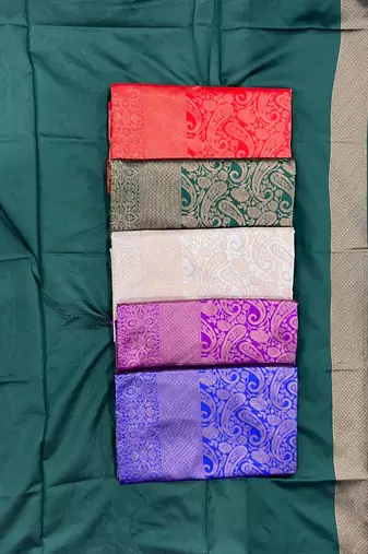 Red silk blend jacuard work festival saree with unstitched blouse piece