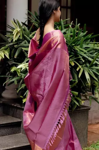 Pink silk blend jacuard work festival saree with unstitched blouse piece