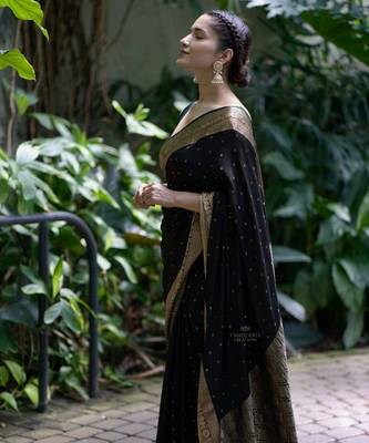 Black silk blend jacuard work festival saree with unstitched blouse piece 3