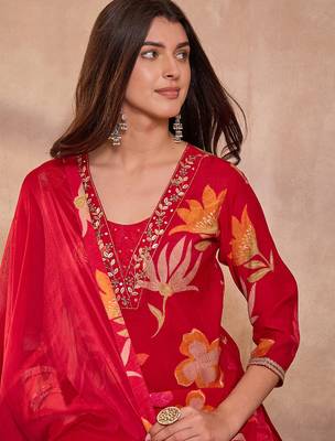 Women's pink rayon floral printed kurta set 2