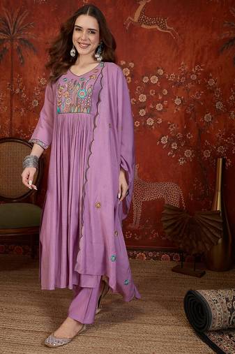 Lavender color smart elegant mul cotton fabric smart embroidered suit for festive wear