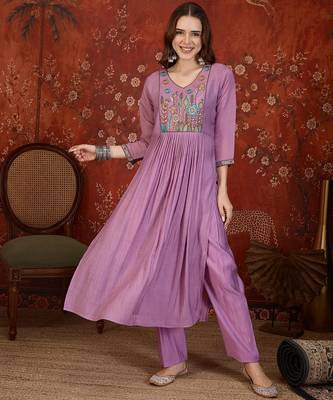 Lavender color smart elegant mul cotton fabric smart embroidered suit for festive wear 5