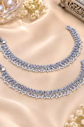 White rhodium-plated agate stone anklets