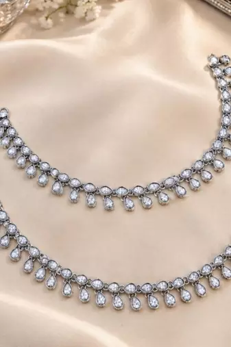 White rhodium-plated agate stone anklets