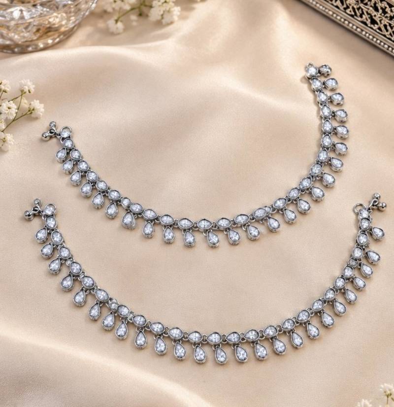 White rhodium-plated agate stone anklets