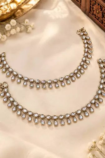 Kundan white mehandi-plated agate stone anklets