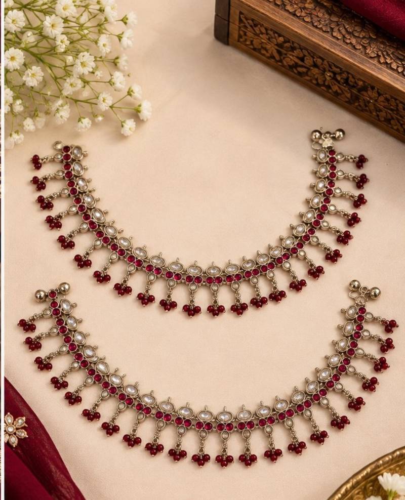 Maroon mehandi-plated agate stone anklets