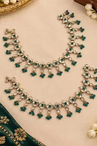 Green mehandi-plated agate stone anklets
