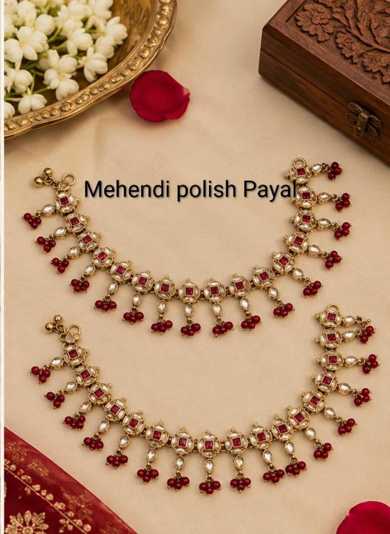 Maroon mehandi-plated agate stone anklets