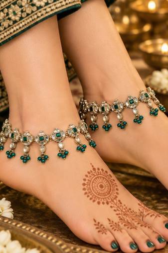 Green mehandi-plated agate stone anklets