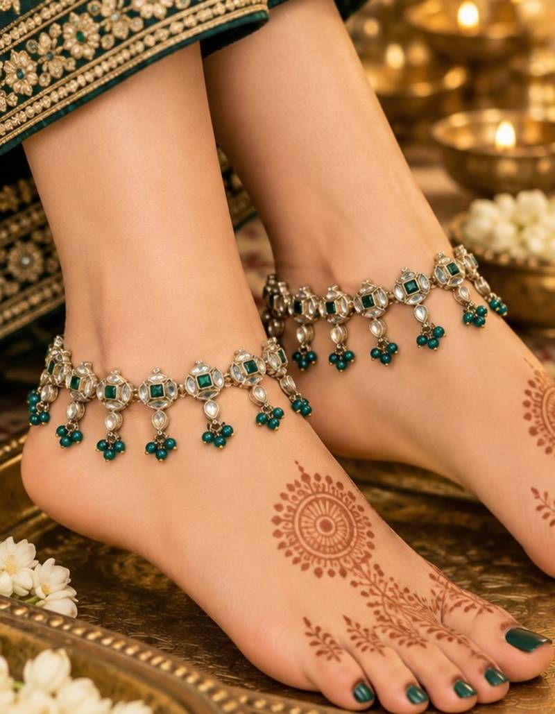 Green mehandi-plated agate stone anklets