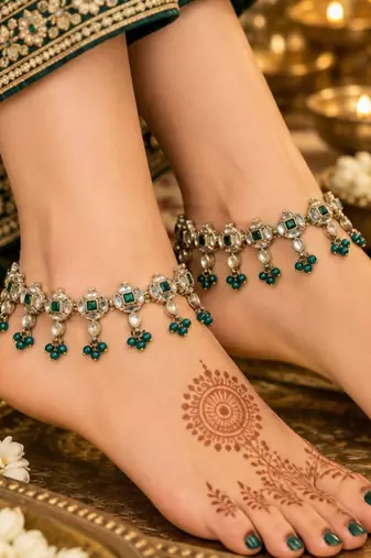 Green mehandi-plated agate stone anklets