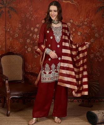 Maroon silk blend embroidered kurta set. 2