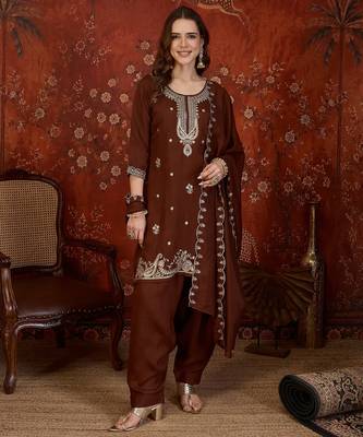 Brown silk blend embroidered Farsi kurta set with dupatta. 2