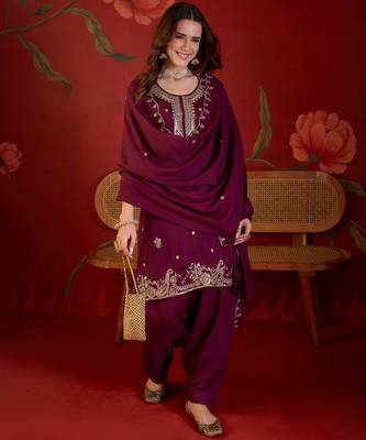 Wine silk blend embroidered Farsi kurta set with dupatta. 2
