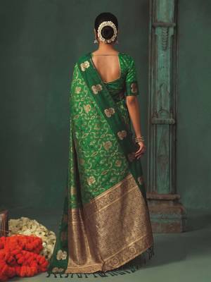 green silk blend fabric woven designer ethnic partywear saree 2