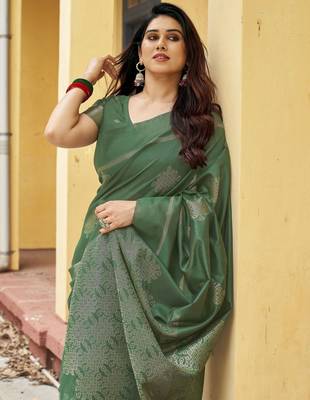 green khadi silk blend fabric woven paithani pallu designer girlie trendy saree 3