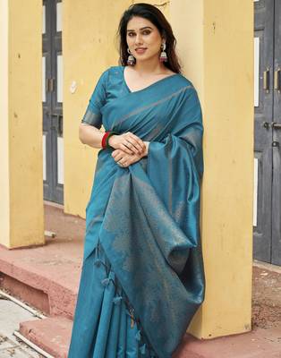 firozi khadi silk blend fabric woven paithani pallu designer girlie trendy saree 3