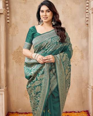 green smart graceful handloom silk blend fanric woven designer saree 3
