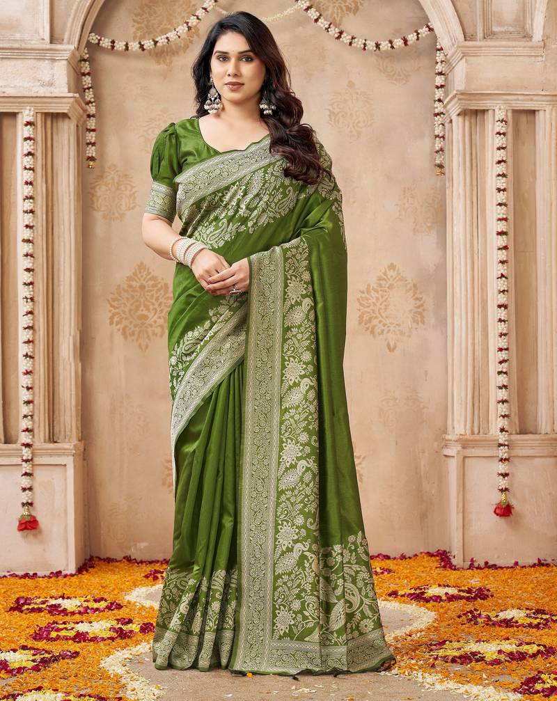 mahendi smart graceful handloom silk blend fanric woven designer saree