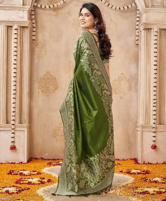 mahendi smart graceful handloom silk blend fanric woven designer saree 2