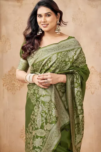 mahendi smart graceful handloom silk blend fanric woven designer saree