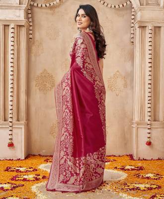 maroon smart graceful handloom silk blend fanric woven designer saree 2