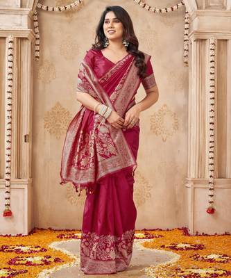 maroon smart graceful handloom silk blend fanric woven designer saree 4