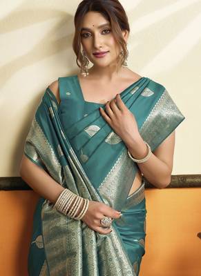Green color beautiful woven jacquard designer soft silk partywear saree 2