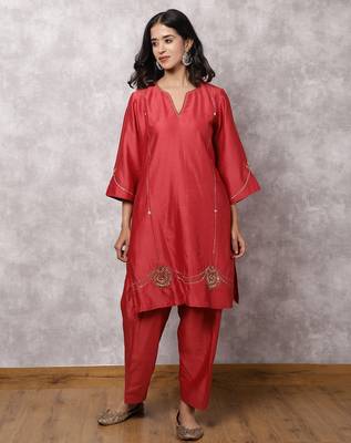 Coral silk blend chanderi hand embroidered suit set with dupatta 2