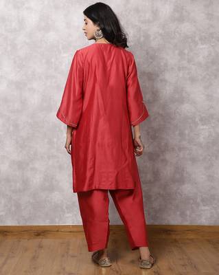 Coral silk blend chanderi hand embroidered suit set with salwar 4