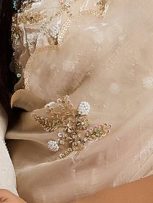 Cream tissue satin embellished saree with unstitched blouse piece. 3