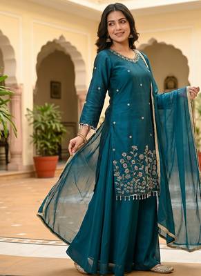 Women teal blue embroidered kurta palazzo set with dupatta 2
