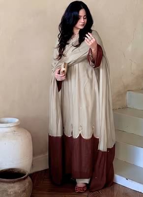 Women beige & chocolate  scallop hem embroidered kurta pant set with dupatta 2