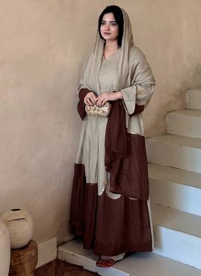 Women beige & chocolate  scallop hem embroidered kurta pant set with dupatta 3