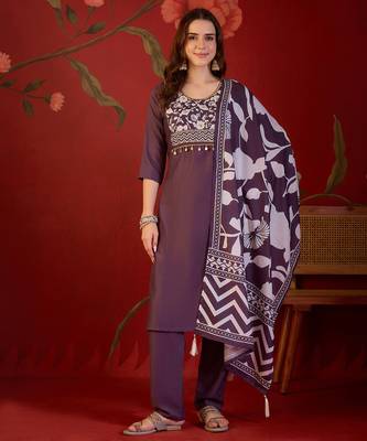 Wine silk blend embellished kurta set with Dupatta. 2
