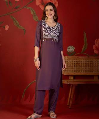 Wine silk blend embellished kurta set with Dupatta. 5