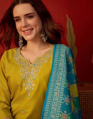 Neon cotton blend embroidered kurta set with Dupatta. 3